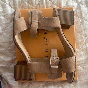 Tan Chunky heel sandal